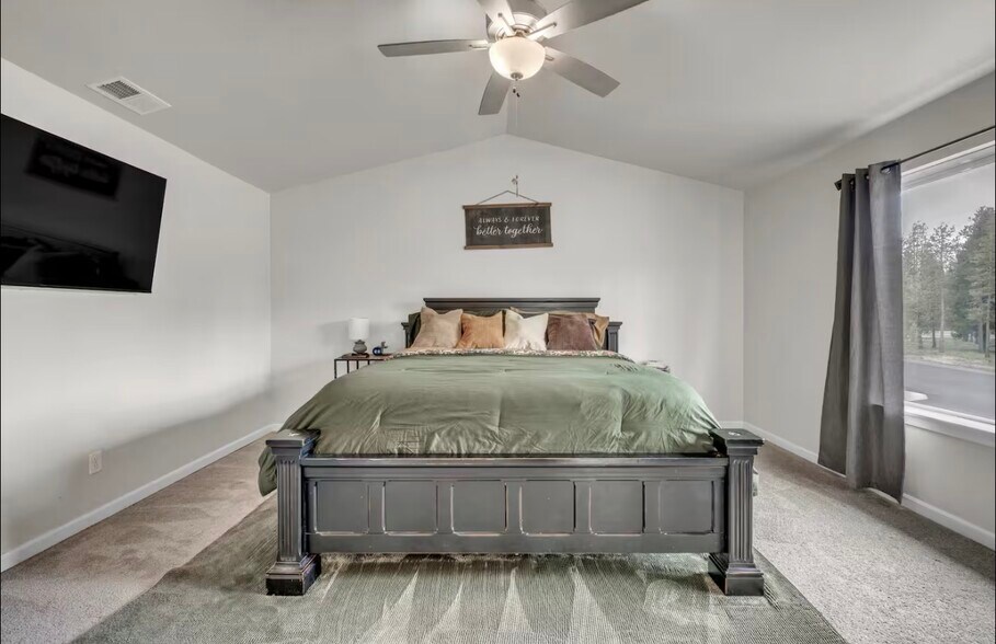 Building Photo - 16496 Pine Creek Dr