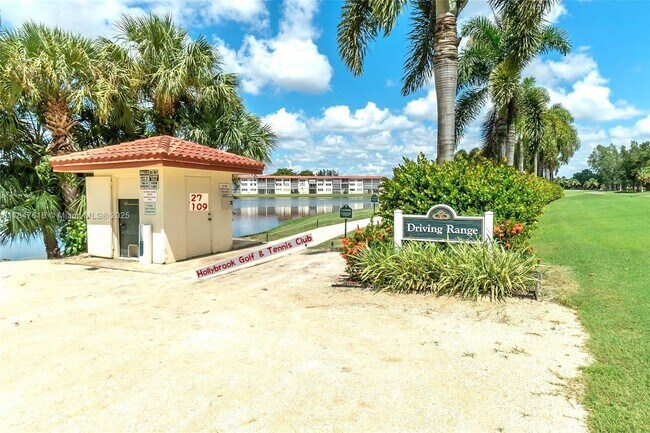 Building Photo - 681 S Hollybrook Dr