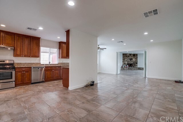 Building Photo - 650 W Florence Ave