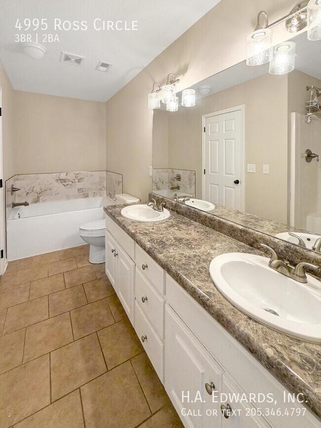 Building Photo - 4995 Ross Cir