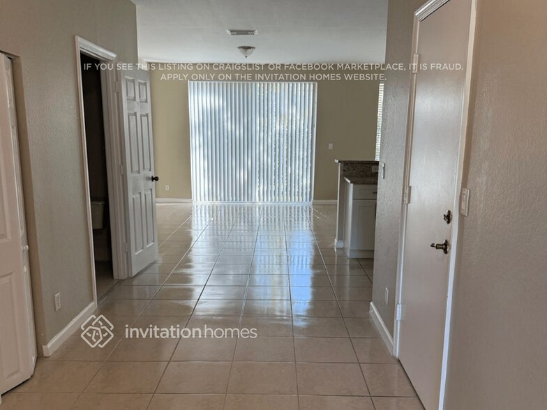 Building Photo - 2817 S Evergreen Cir