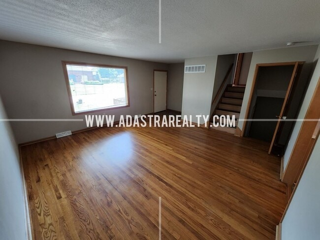 Building Photo - 212 Brookside Dr