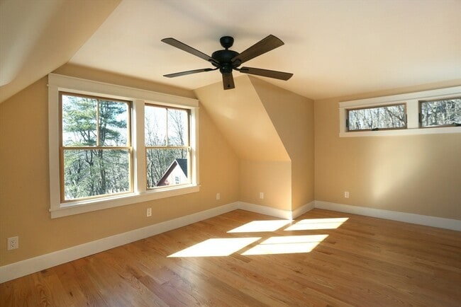 Building Photo - 12 Warren Ave