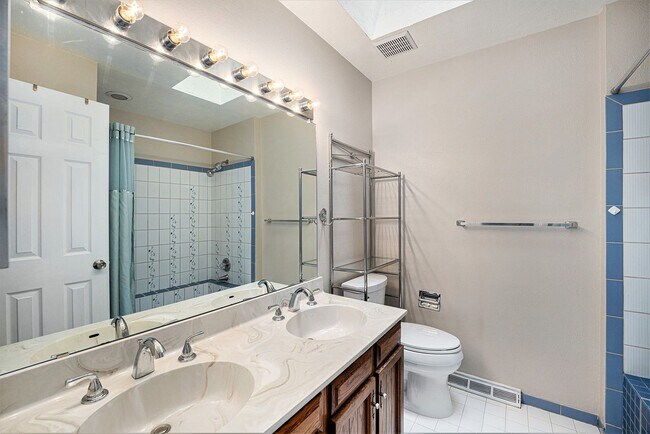Building Photo - Welcome Home to Bristol Cove - Rare End-Un...