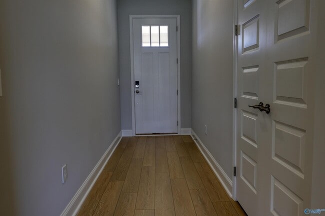 Building Photo - 102 Clift Crk Dr