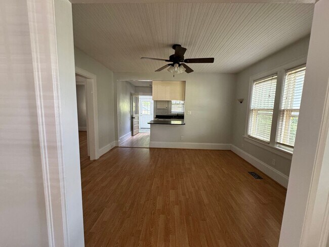 Building Photo - Cute Bungalow Near NC State Fairgrounds - ...