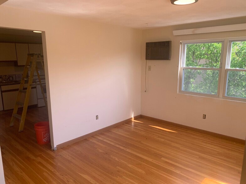 Building Photo - 60 Vineland St