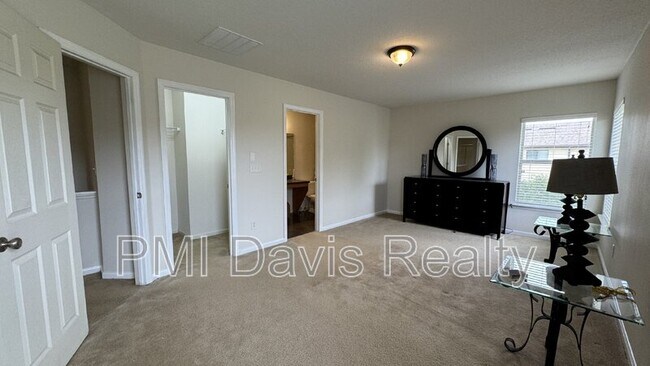 Building Photo - 143 Crete Ct