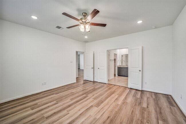 Building Photo - 11955 Pondwood Dr