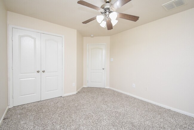 Building Photo - 6203 Ledger Ln