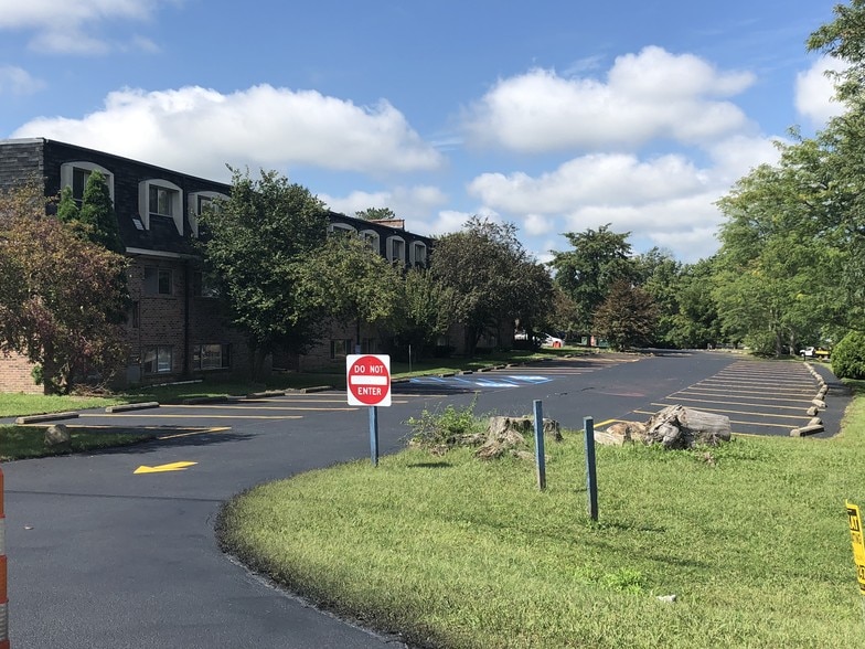 Primary Photo - Genesis Apartments