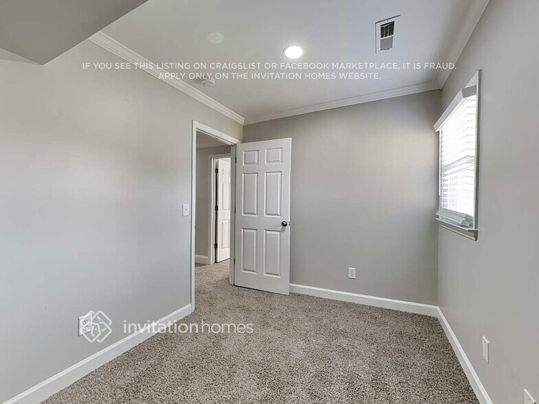 Building Photo - 504 Willowview Dr