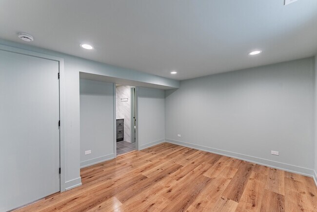 Building Photo - 4716 N Winthrop Ave