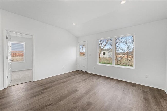 Building Photo - 6607 SW Devotion Ave