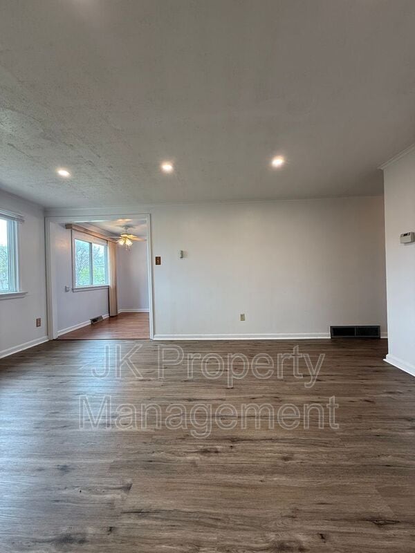 Building Photo - 3005 7th Ave N
