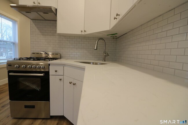 Building Photo - 6 Mary St