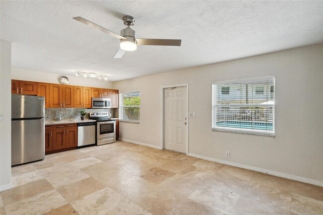 Primary Photo - 1470 N Dixie Hwy