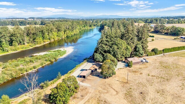 Building Photo - 39601 Santiam Bluffs Rd NE