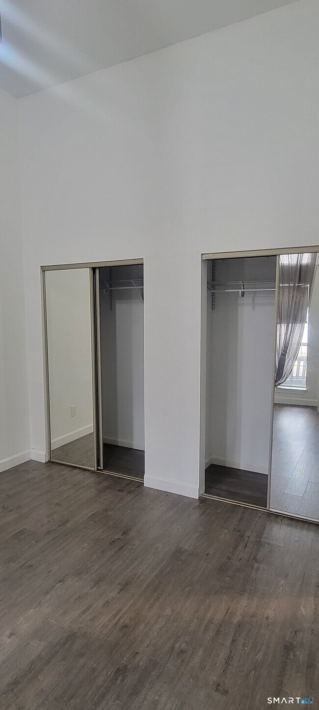 Building Photo - 211 Carriage Crossing Ln