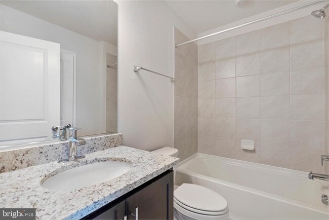 Building Photo - 463 Tiller St