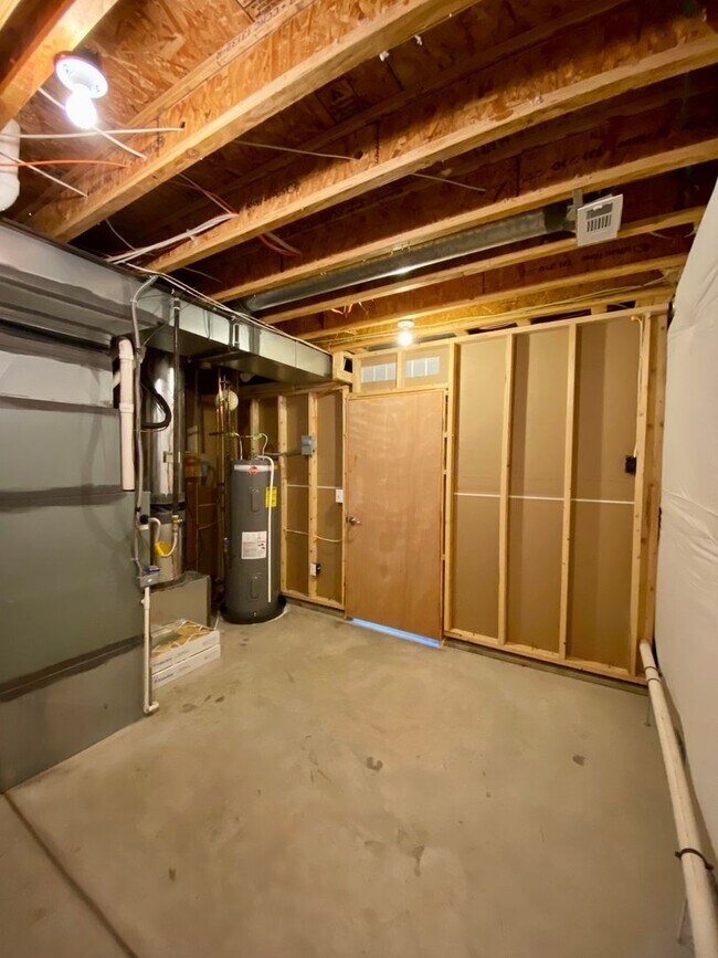 Building Photo - Immaculate 4 bed 3.5 Bath with Mountain Views and Unique Amenities!  Pet Friendly! Desirable 80922!