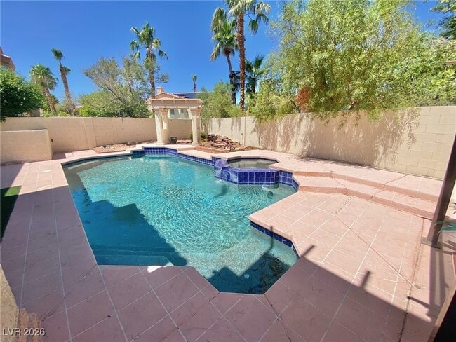 Building Photo - 8412 Bay Crest Dr