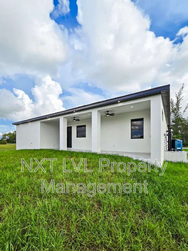 Building Photo - 4113 Kismet Pkwy W