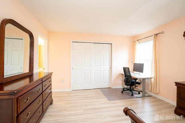 Building Photo - 908 Blossom Cir