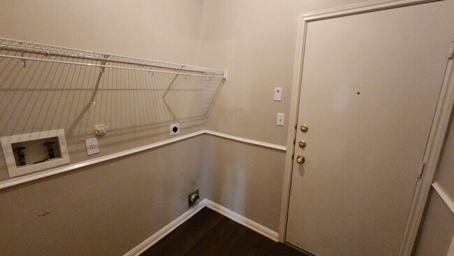 Building Photo - Located In the heart of Stone Oak