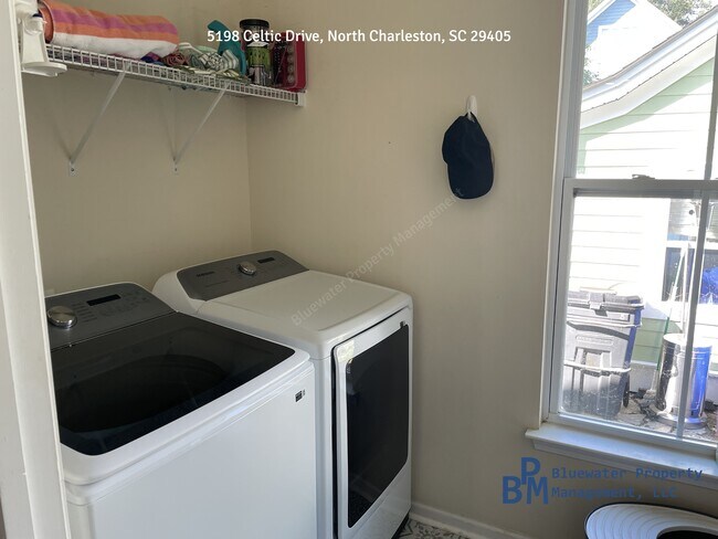 Building Photo - 5198 Celtic Dr