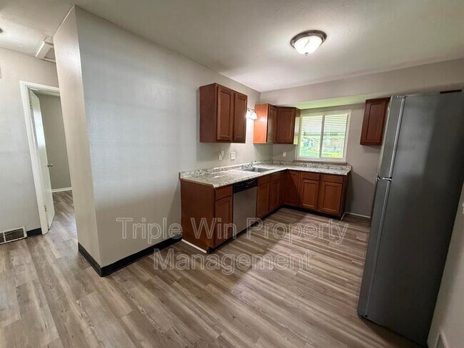 Building Photo - 1654 Mowbry Ln