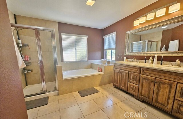Building Photo - 39620 Glenwood Ct