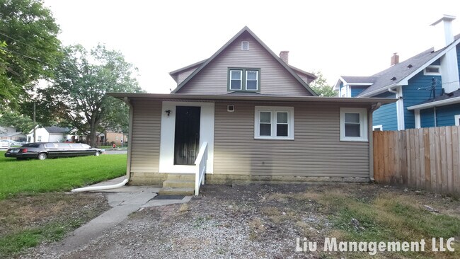 Building Photo - 1029 N Holmes Ave