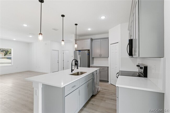 Building Photo - 2275 W Linden Dr