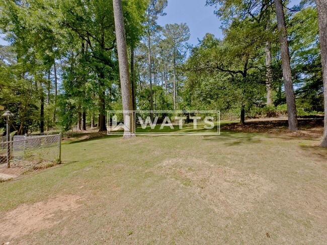 Building Photo - Charming & Spacious 3-Bed Home in City of Hoover