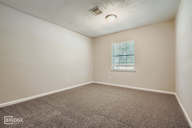 Building Photo - 226 Tara Plantation Dr