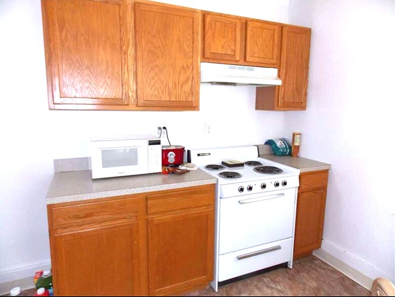 Building Photo - 141 E 20th Ave