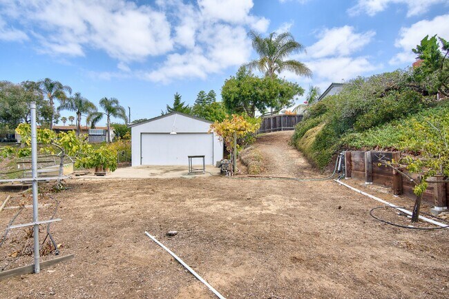 Building Photo - Spacious 4-bedroom, 2-bathroom home in coveted University City