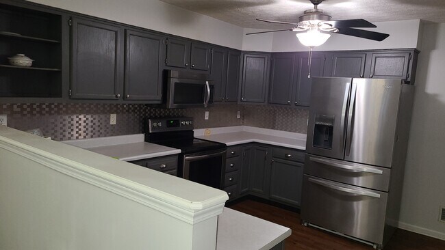 Building Photo - 406 Old Towne Rd