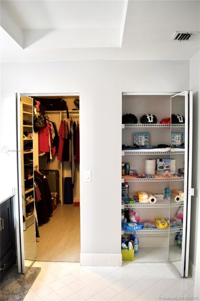 Building Photo - 5102 NW 115th Ct  Doral Fl 33178