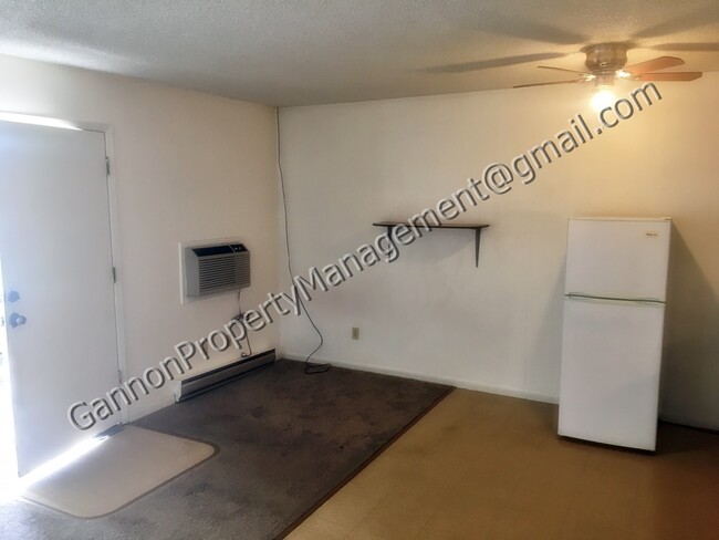 Building Photo - 4480 N Viewpoint Dr