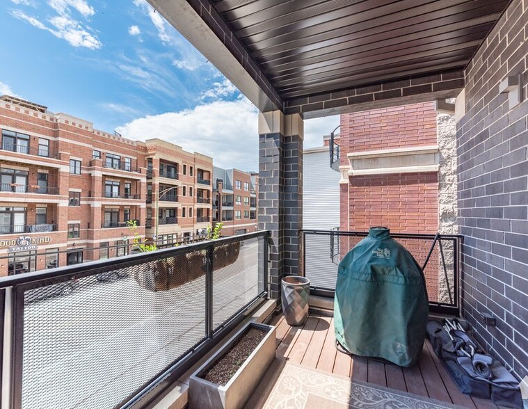 Building Photo - 3049 N Clybourn Ave