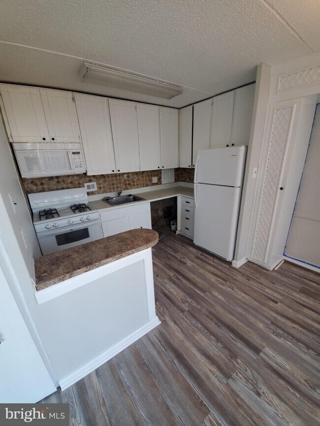 Building Photo - 401 Cooper Landing Rd