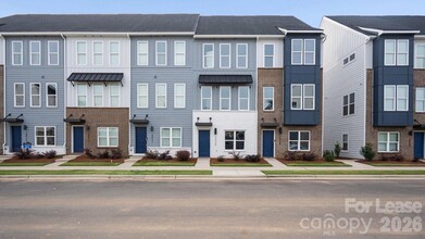 Building Photo - 2025 Clarksdale Dr