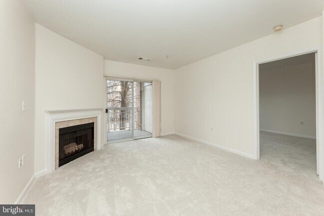 Building Photo - 2204 Westcourt Ln