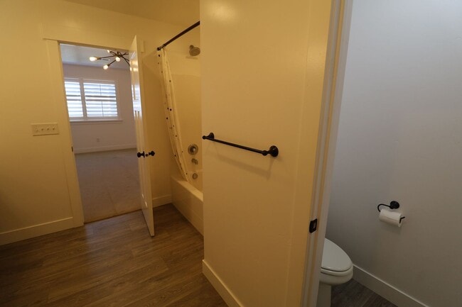 Building Photo - Upgraded Pet Friendly Lehi townhome