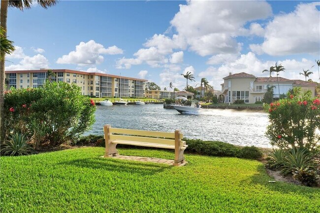 Building Photo - 1160 Hillsboro Mile