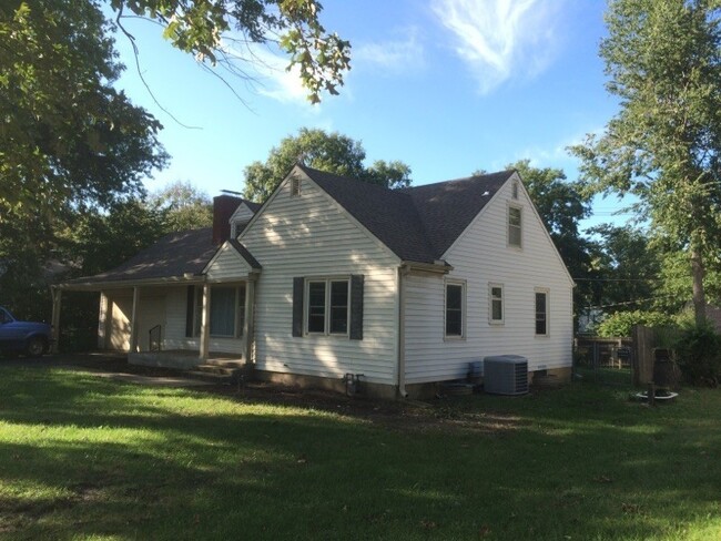 Building Photo - Beautiful home in Westboro! 2car attached ...