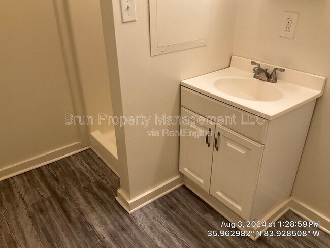 Building Photo - 1206 Forest Ave