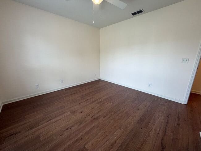 Building Photo - 1702 Thomas Ct